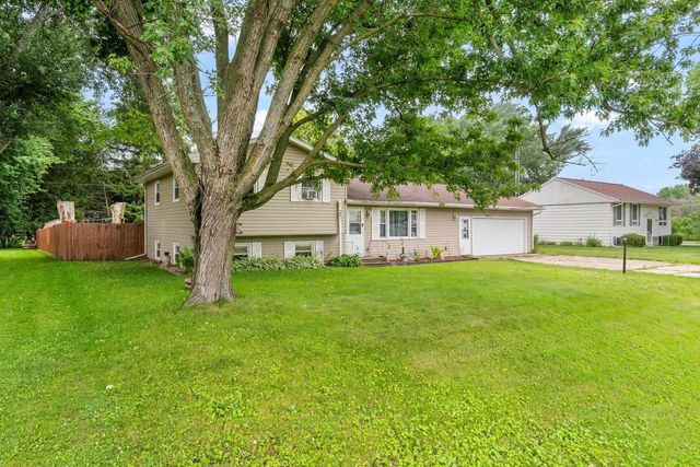 14 Arcade Glen Road, Ripon, WI 54971