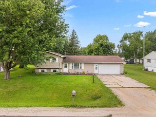14 Arcade Glen Road, Ripon, WI 54971