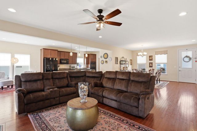 241 COURIER DR, Charles Town, WV 25414