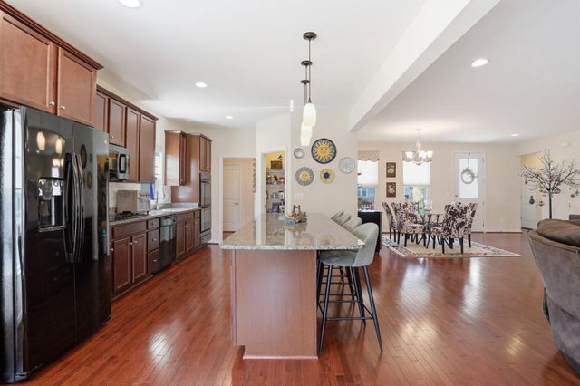 241 COURIER DR, Charles Town, WV 25414