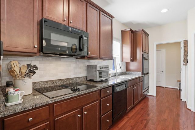 241 COURIER DR, Charles Town, WV 25414