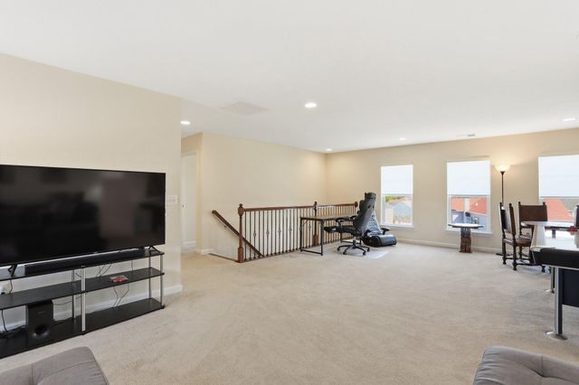 241 COURIER DR, Charles Town, WV 25414