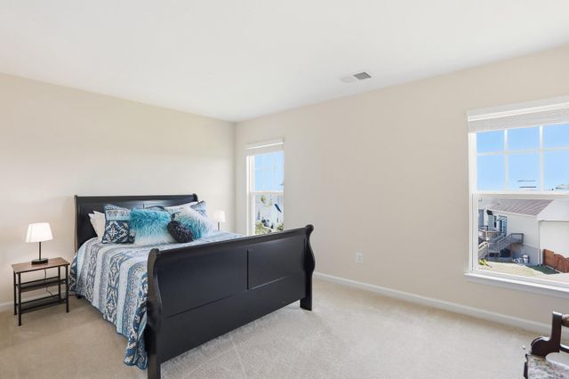 241 COURIER DR, Charles Town, WV 25414