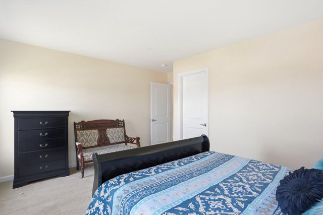 241 COURIER DR, Charles Town, WV 25414