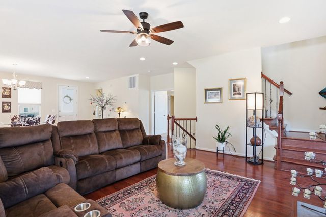 241 COURIER DR, Charles Town, WV 25414