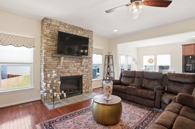 241 COURIER DR, Charles Town, WV 25414