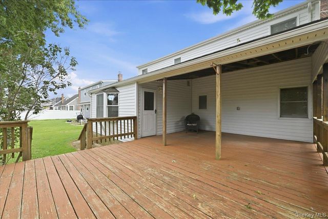 4001 Wicks Avenue, Seaford, NY 11783