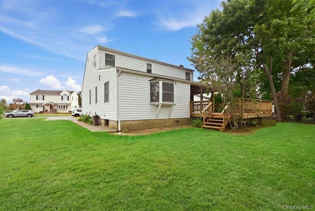 4001 Wicks Avenue, Seaford, NY 11783