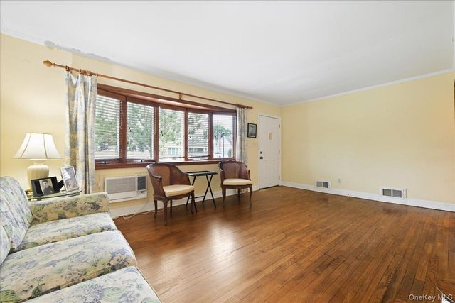 4001 Wicks Avenue, Seaford, NY 11783