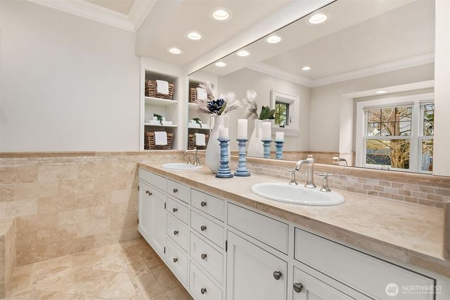 360 Highland Drive, Seattle, WA 98109