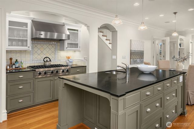 360 Highland Drive, Seattle, WA 98109