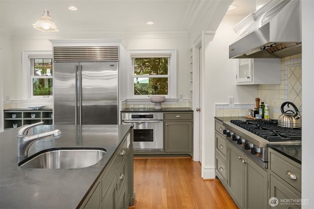 360 Highland Drive, Seattle, WA 98109