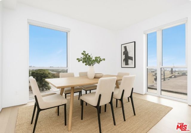 1136 N La Cienega Boulevard 404, West Hollywood, CA 90069