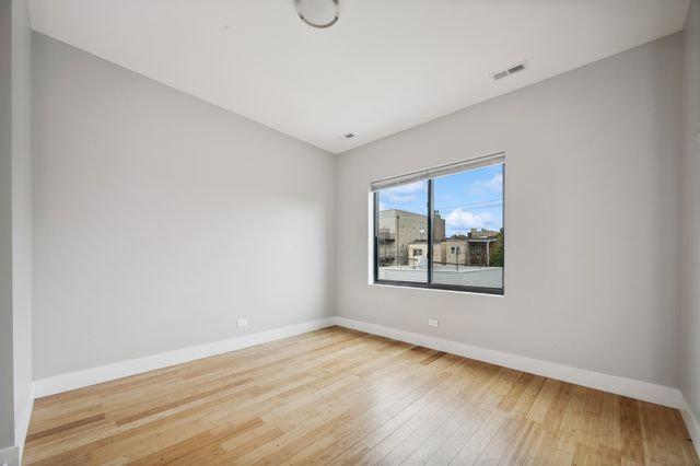 2526 W Lexington Street 3, Chicago, IL 60612