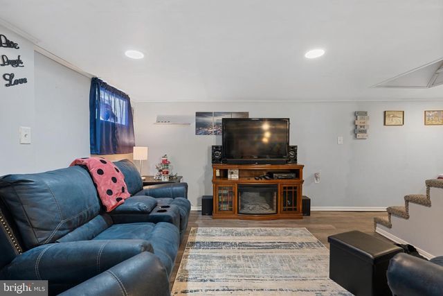 70 DEL RIO RD, Baltimore, MD 21222