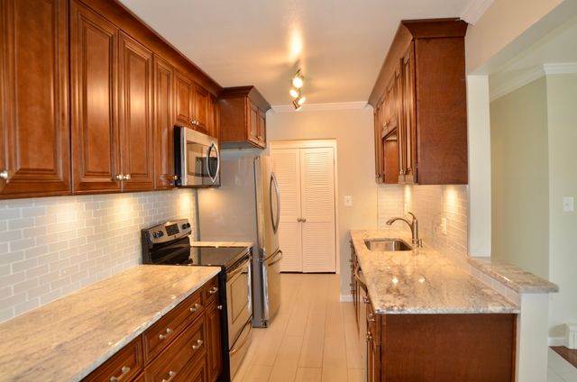 7413 Brookdale Drive 208, Darien, IL 60561