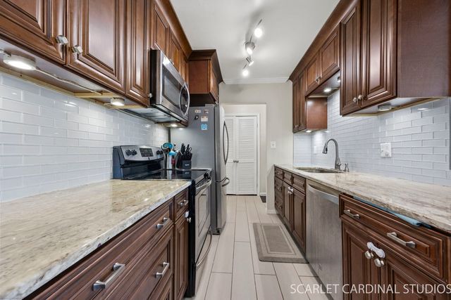 7413 Brookdale Drive 208, Darien, IL 60561