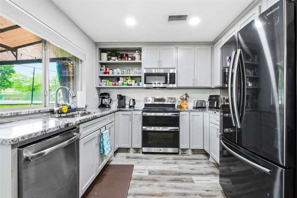 3115 Lakeside Drive, Rockwall, TX 75087