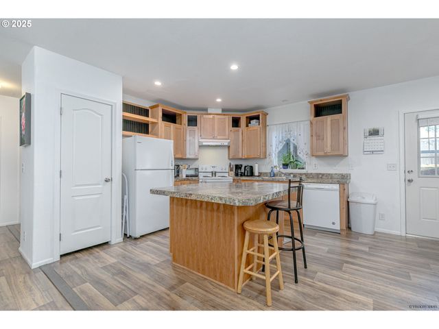 38303 Se COUPLAND Rd, Estacada, OR 97023