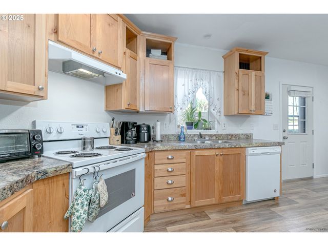 38303 Se COUPLAND Rd, Estacada, OR 97023