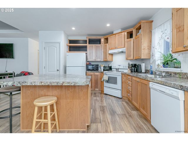 38303 Se COUPLAND Rd, Estacada, OR 97023