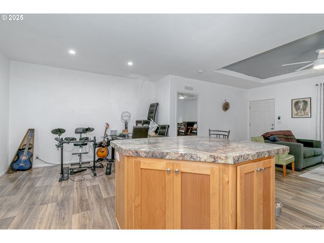 38303 Se COUPLAND Rd, Estacada, OR 97023