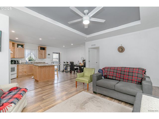 38303 Se COUPLAND Rd, Estacada, OR 97023