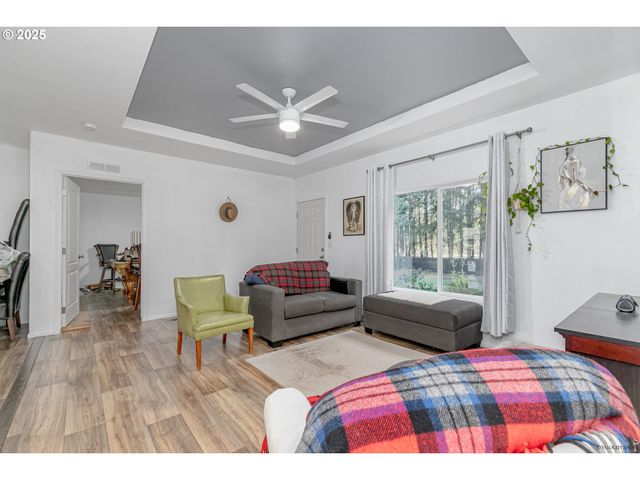 38303 Se COUPLAND Rd, Estacada, OR 97023