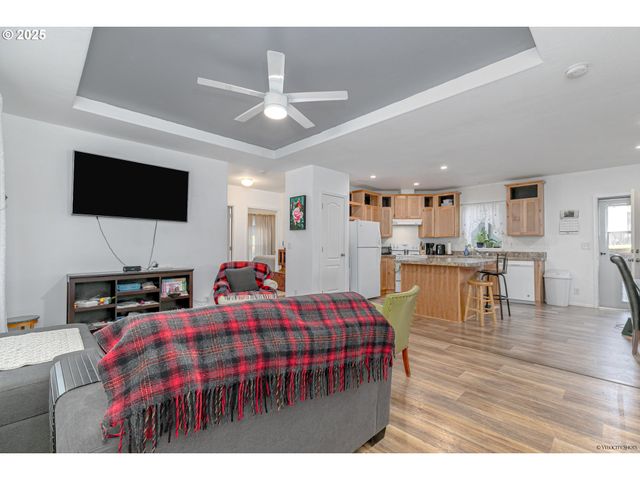 38303 Se COUPLAND Rd, Estacada, OR 97023