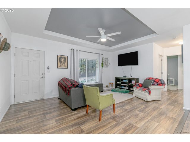 38303 Se COUPLAND Rd, Estacada, OR 97023