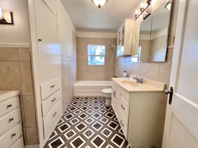 6630 Hawk Road, Double Oak, TX 75022