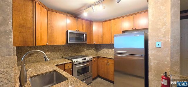 6508 City Place 6508, Edgewater, NJ 07020