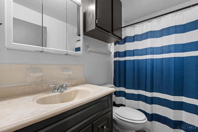 27 Highridge Court, Franklin, OH 45005