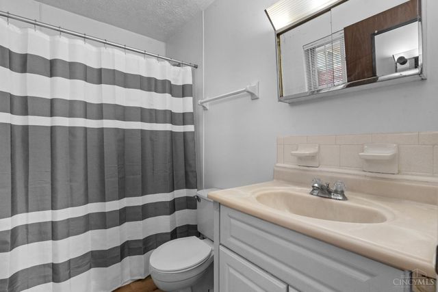 27 Highridge Court, Franklin, OH 45005
