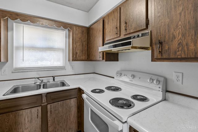 27 Highridge Court, Franklin, OH 45005