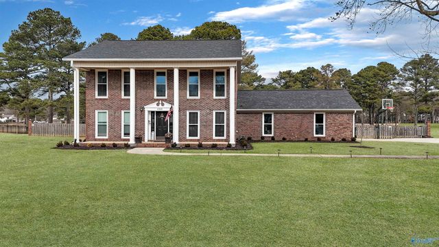 4530 Arrowhead SE, Decatur, AL 35603