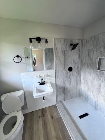 5742 Flamingo Drive, Houston, TX 77033