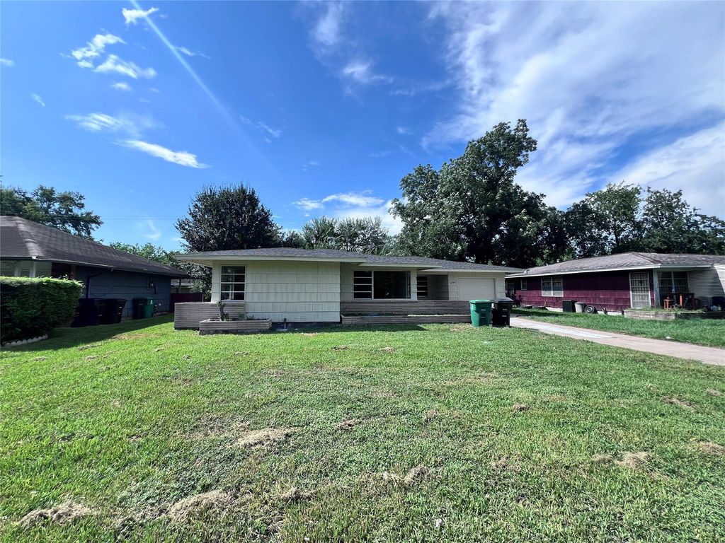 5742 Flamingo Drive, Houston, TX 77033