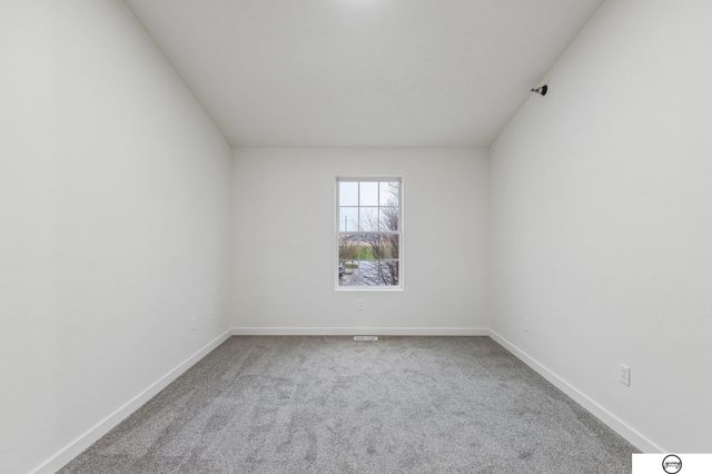 16760 Laurel Plaza, Omaha, NE 68116