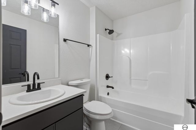 16760 Laurel Plaza, Omaha, NE 68116
