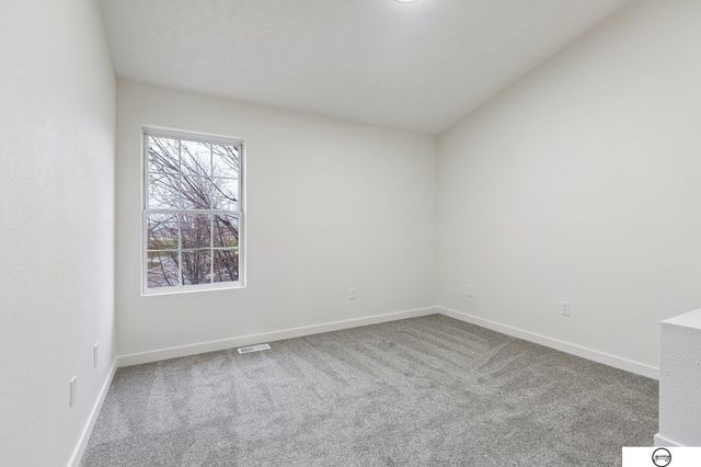 16760 Laurel Plaza, Omaha, NE 68116