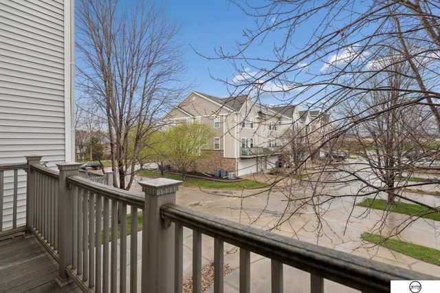 16760 Laurel Plaza, Omaha, NE 68116