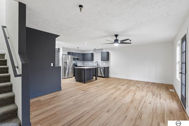 16760 Laurel Plaza, Omaha, NE 68116