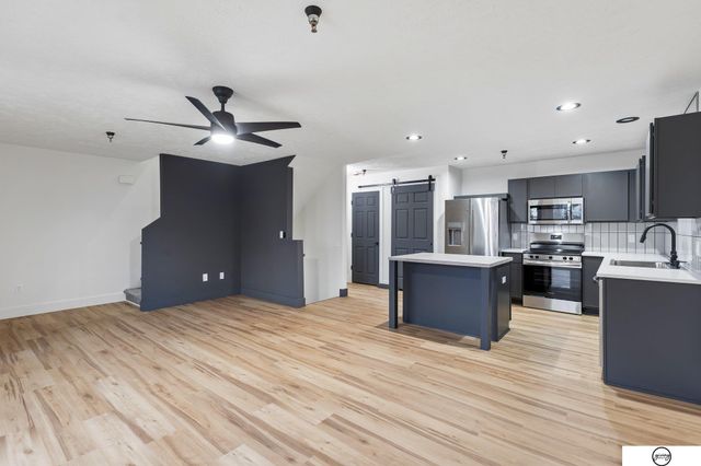 16760 Laurel Plaza, Omaha, NE 68116