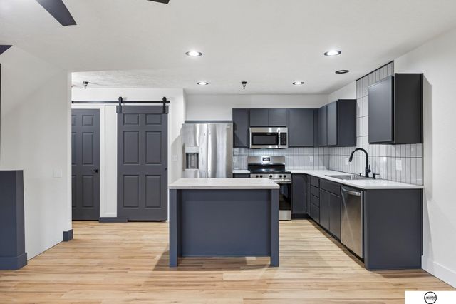 16760 Laurel Plaza, Omaha, NE 68116