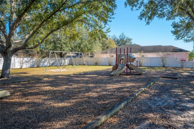 4504 COUNTRY HILLS BOULEVARD, Plant City, FL 33563