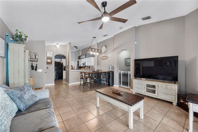 4504 COUNTRY HILLS BOULEVARD, Plant City, FL 33563