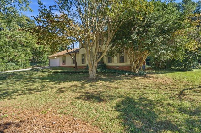 528 Chanterella Road SW, Lilburn, GA 30047