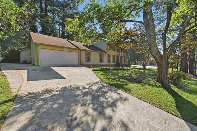 528 Chanterella Road SW, Lilburn, GA 30047