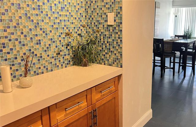 401 Golden Isles Dr 101, Hallandale Beach, FL 33009